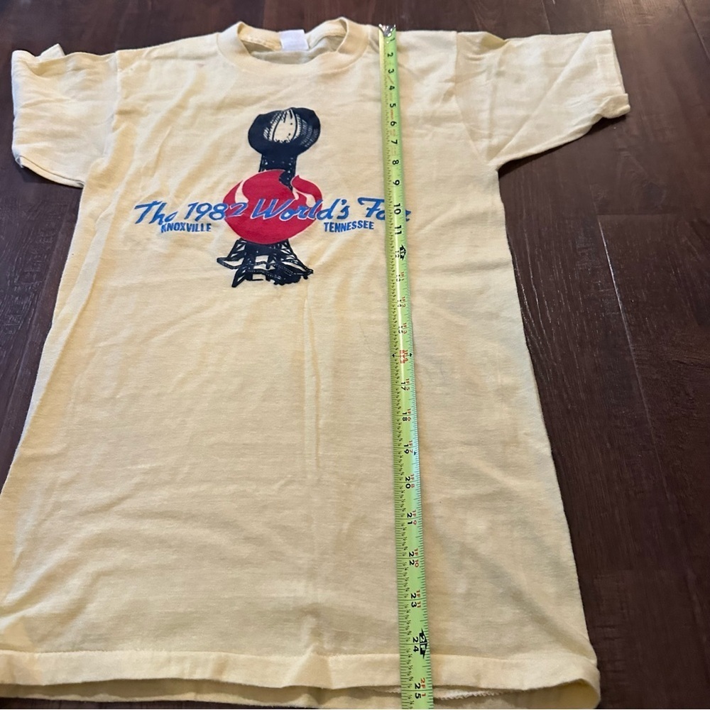 True vintage 1982 World’s Fair Tshirt - Picture 6 of 7
